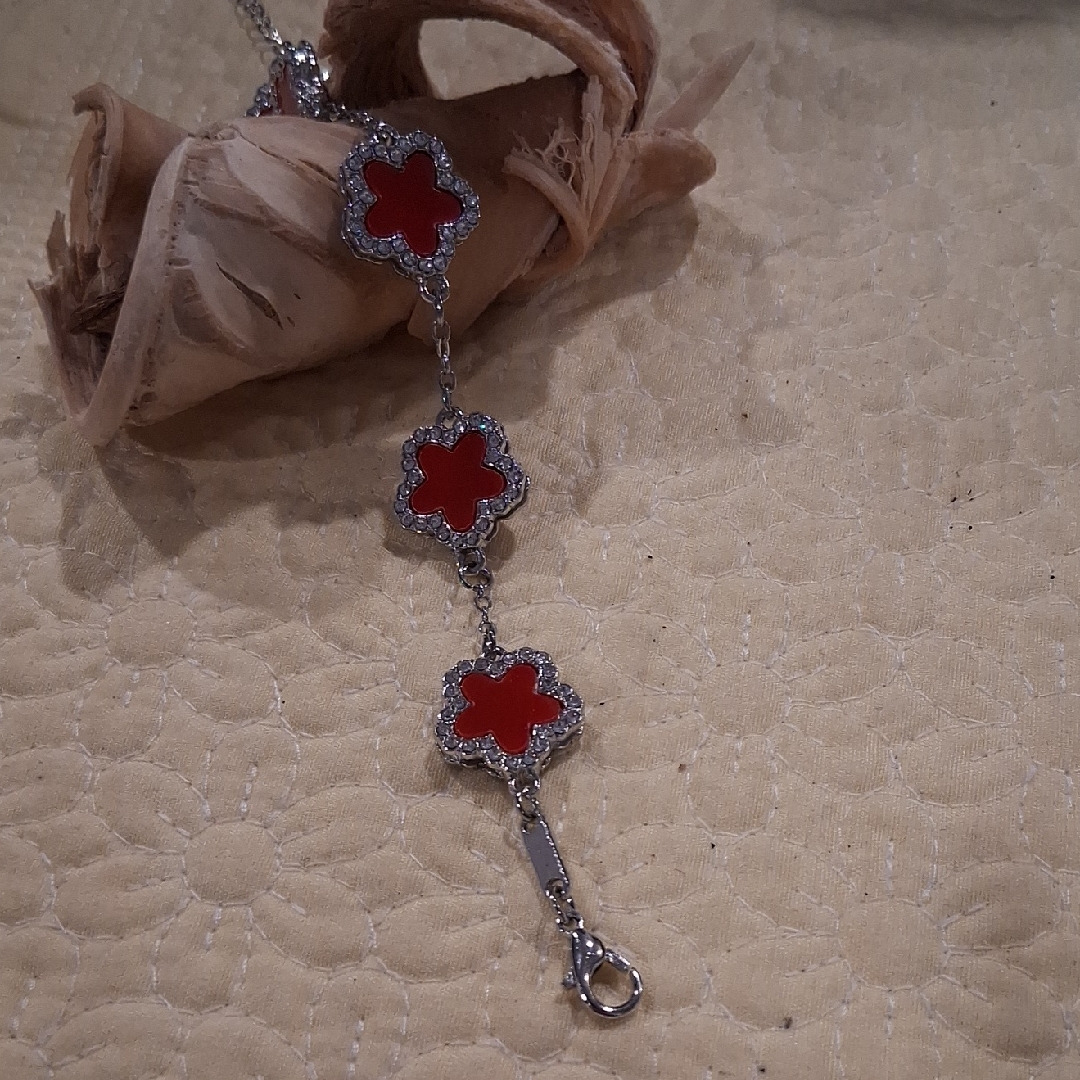 Silvertone Red Clover Bracelet 10$